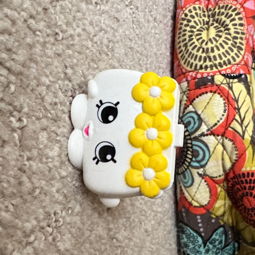 2015 McDonald’s Shopkins White and Yellow Flower Doll Accessory